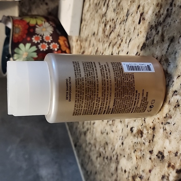 Ouai detox shampoo - Picture 2 of 4